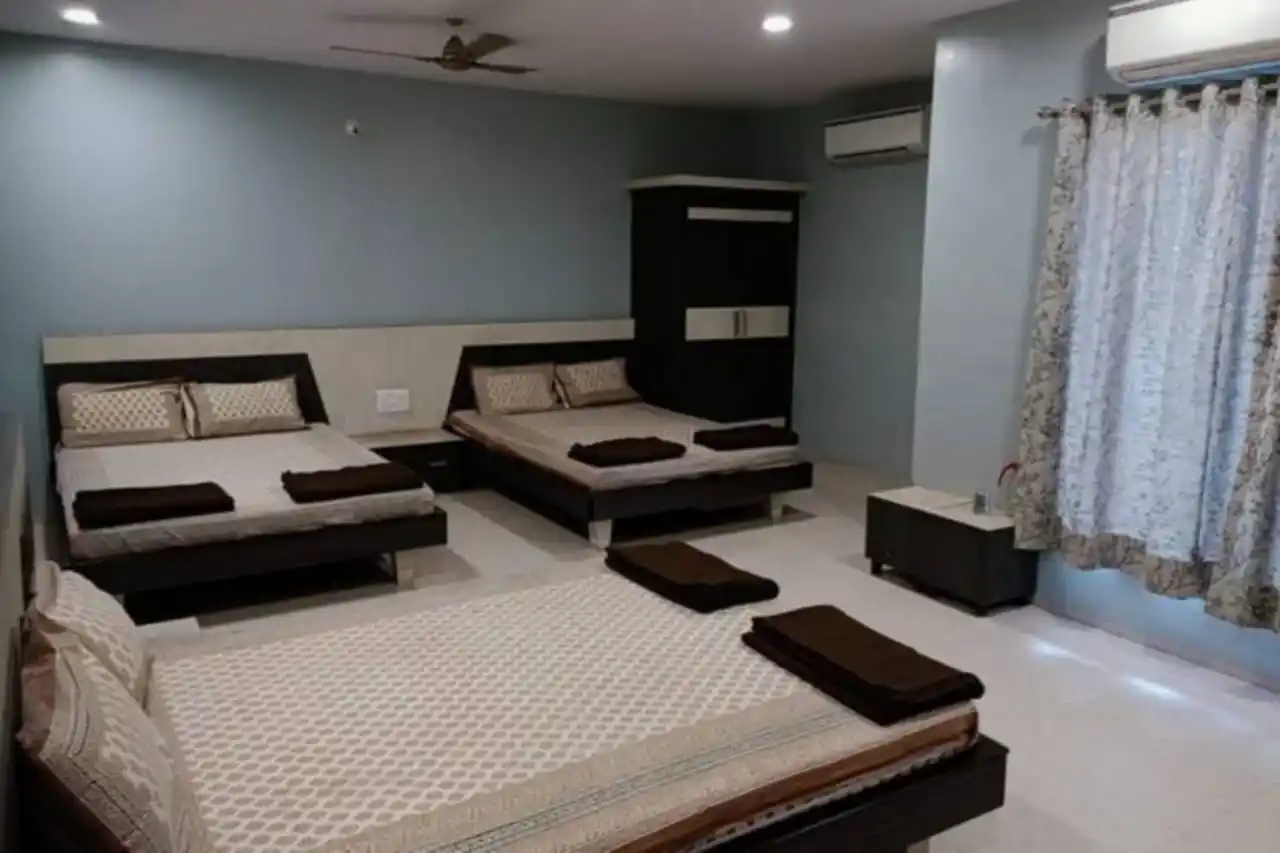 6 Bed AC Family Room Arya Vysya Nitya Anna Satram